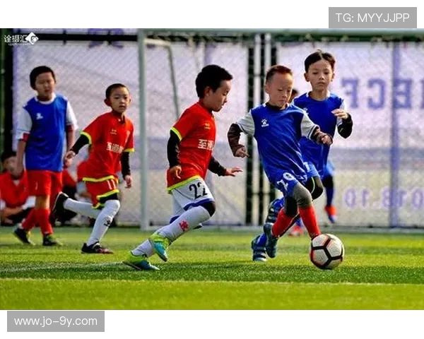 爆笑又精彩的踢足球瞬间反应合集全场欢笑不断令人意想不到